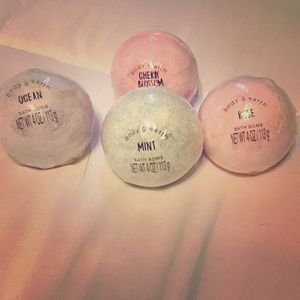 Scented bath bombs